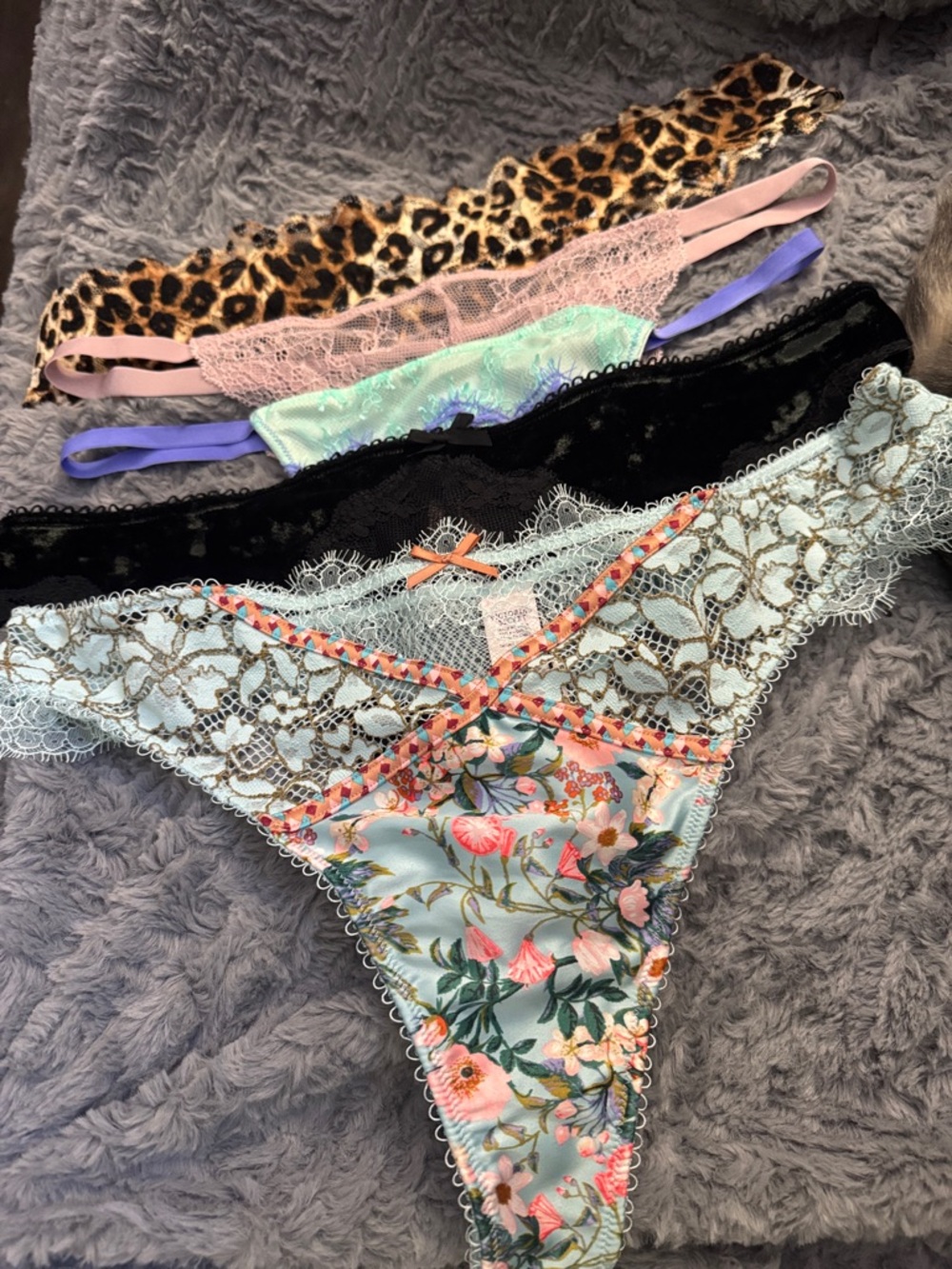 VICTORIAS SECRET thong panty bundle